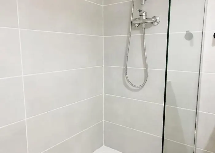 Renove - Wifi - 3 Min Gare - 15min Plages - Centre شقة